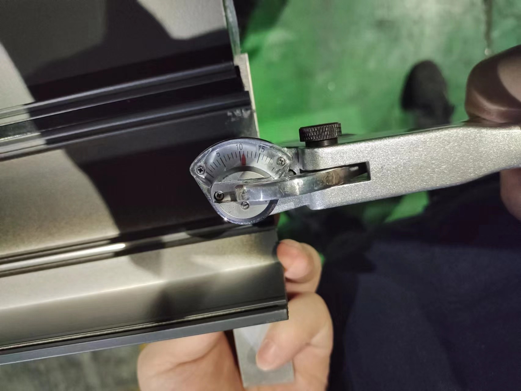 Inspection of hardware fitted to an aluminium frame